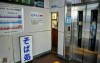 史上最小入口！日本蕎麥麵店「門超狹窄」店內空間更是讓人傻眼：光看都快不能呼吸！