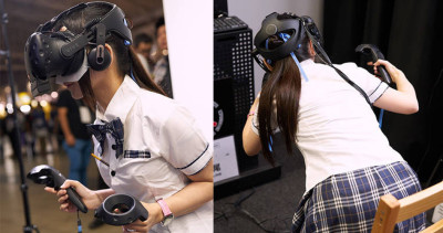 超萌女高中生「VR展玩遊戲」吸引宅男們圍觀，當VR一脫「正面曝光」瞬間幻滅！：啊啊啊全都毀了